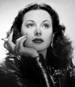 hedy-lamarr-catwoman-193e7b20f5acc2e0d45f44fd95dc91f3-smaller-823813