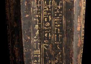 13-rada-llegint-jeroglifics-al-museu-egipci-de-barcelona