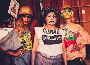 Vivienne-backstage-protesting-by-Marta-Lamovsek-1024x741