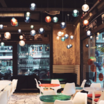 Teatro Kitchen & Bar se reinventa bajo la batuta de Oliver Peña para devolver el espectáculo culinario al Paralelo de Barcelona
