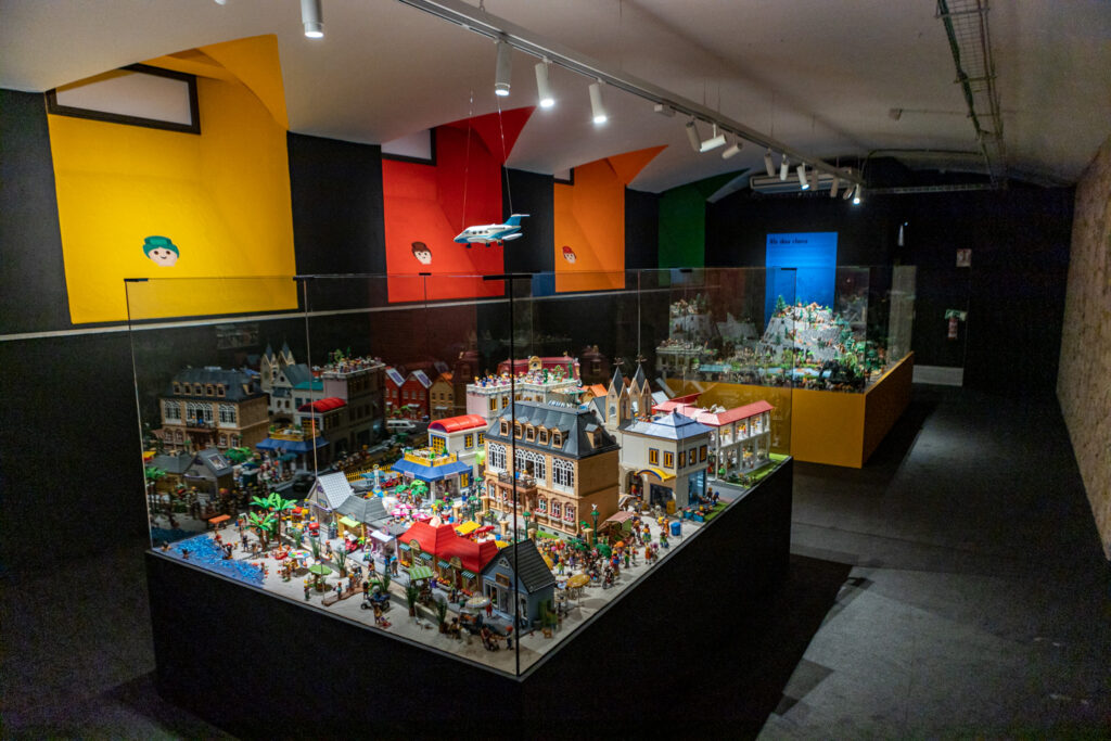 LA EXPOSICIÓN CLICKS! DE MUNDOS DE PLAYMOBIL LLEGA AL PALAU MARTORELL Del 21 de diciembre al 26 de febrero de 2023