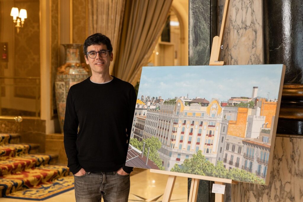 Asómate a la terraza de El Palace Barcelona desde el hall del hotel de la mano de la nueva exposición de Gerard Palomeras