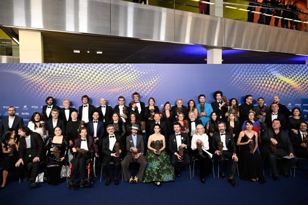 As bestas triunfa en la 37 edición de los premios de la Academia, que rindió un emocionado homenaje a Saura