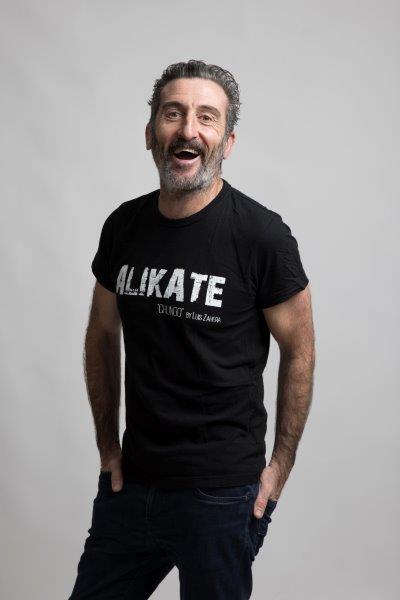 L’Auditori de Cornellà rep a Luís Zahera amb un ple de gom a gom en les dues sessions de ‘Chungo’ programades pel 25 de febrer