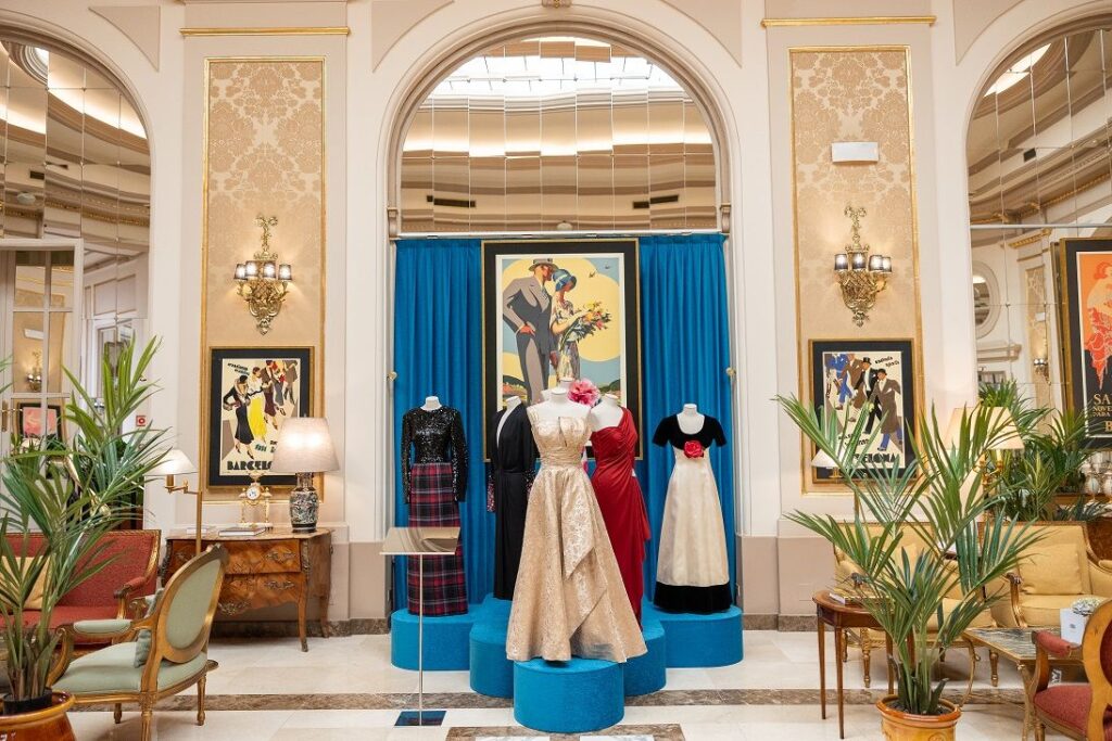 El Palace Barcelona alberga la muestra “Santa Eulalia, 180 años de moda”