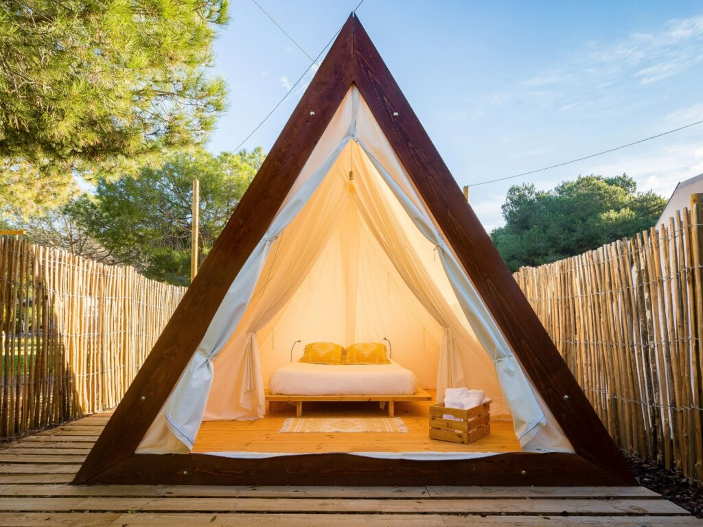 Garrofer Green Camping by HolaCamp recibe el galardón al alojamiento más original de España