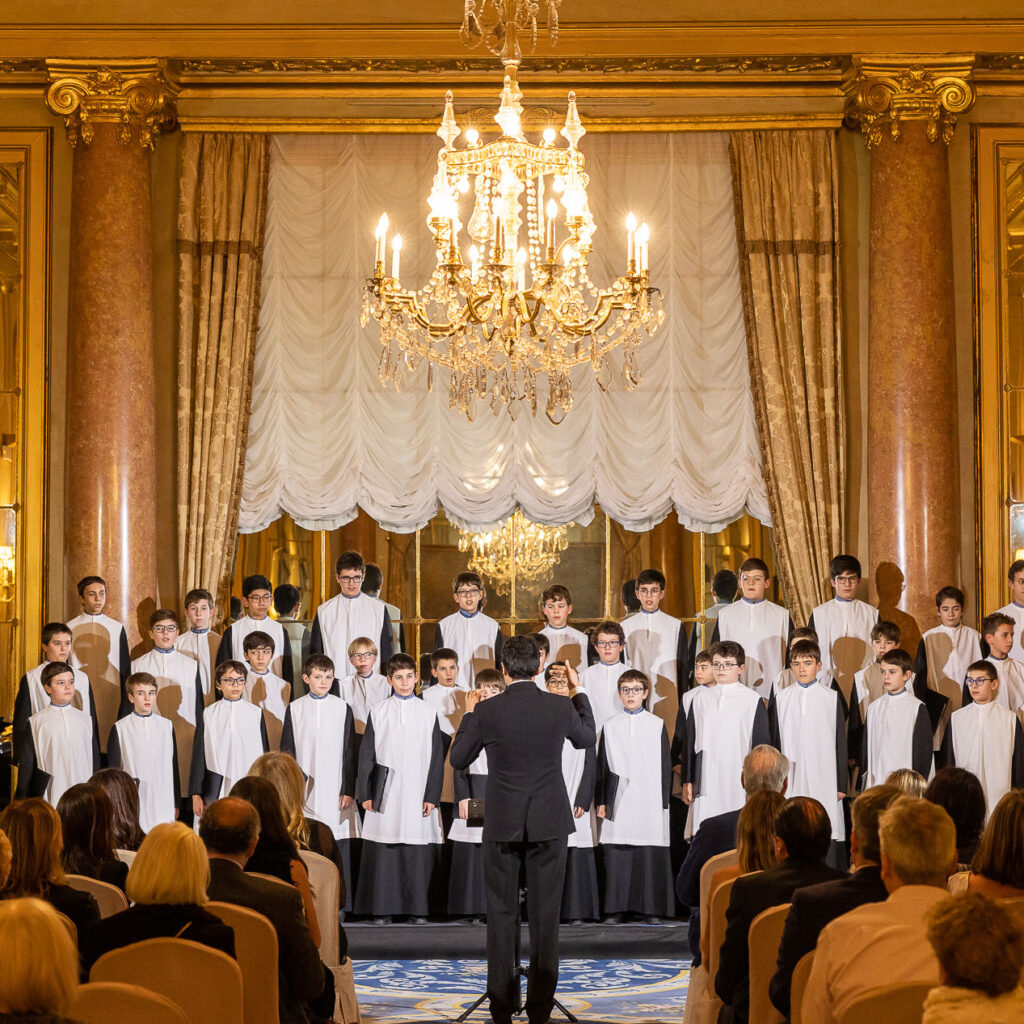 Gran concierto benéfico de Navidad de L’Escolania de Montserrat + menú en El Palace 20 de diciembre