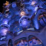 Iluminación de Navidad de Casa Batlló .Esta Navidad, disfruta de un espectáculo visual de luz y música en la fachada de Casa Batlló