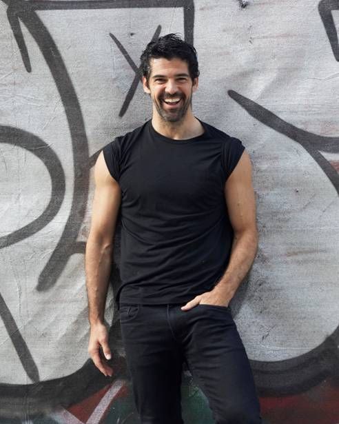 MIGUEL ÁNGEL MUÑOZ presenta, por segundo año consecutivo, la Premiere de los LATIN GRAMMY 16 de noviembre