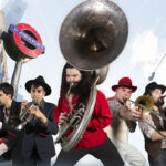 SATISFACSHOW de Jordi Purtí i l’Always Drinking Marching Band a partir del 15.12.23