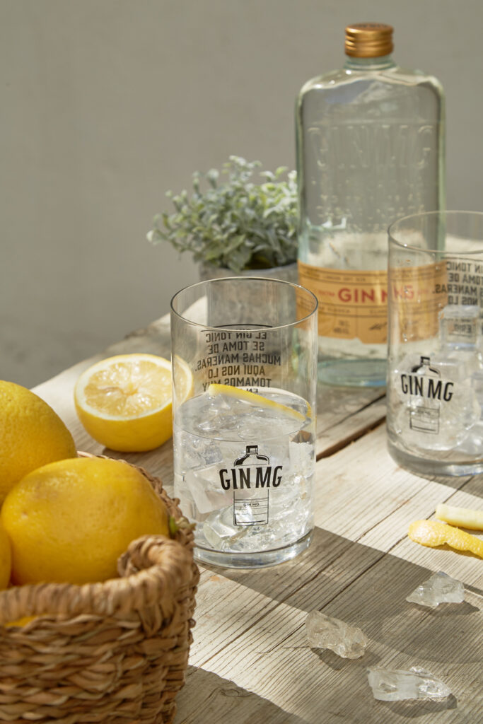 Explora la magia de la Navidad brindado con los cócteles de Gin MG