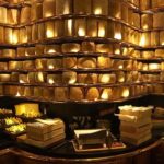 Les Grands Buffets – un restaurante para el gran público que recupera el lujo, la tradición culinaria francesa y los servicios de mesa más clásicos, en un ambiente de Palacio.