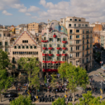 Casa Batlló vuelve a vestirse con su traje de rosas por la Diada de Sant Jordi 21, 22 y 23 de abril.