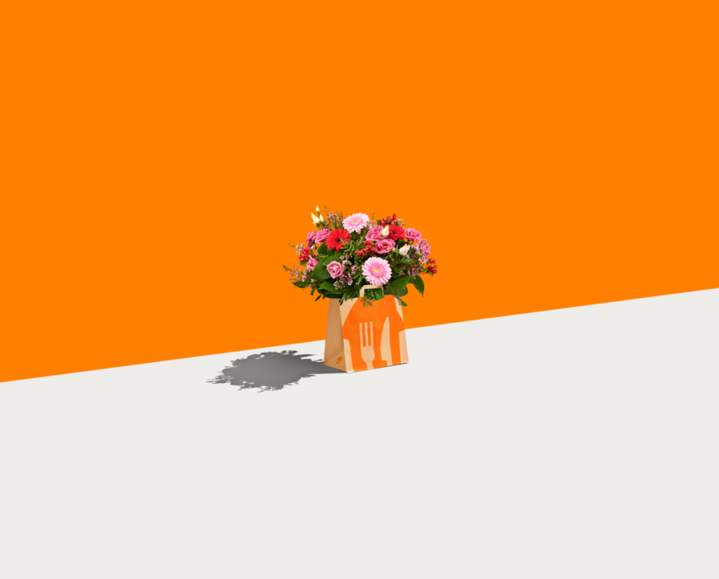 Flores y gastronomía en casa: Just Eat propone el plan perfecto para este Sant Jordi