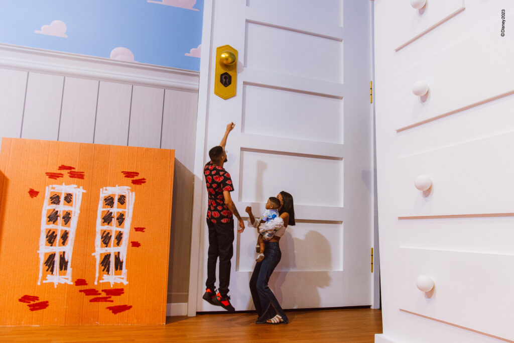 MUNDO PIXAR, LA EXPOSICIÓN INMERSIVA MÁS GRANDE DE PIXAR, ABRIRÁ SUS PUERTAS EN BARCELONA DESPUÉS DE TRIUNFAR EN MADRID CON MÁS DE 600.000 VISITANTES a partir del 26 de septiembre