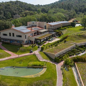 La Guia Michelin reconoce la magia culinaria de 1947 en Mas Salagros
