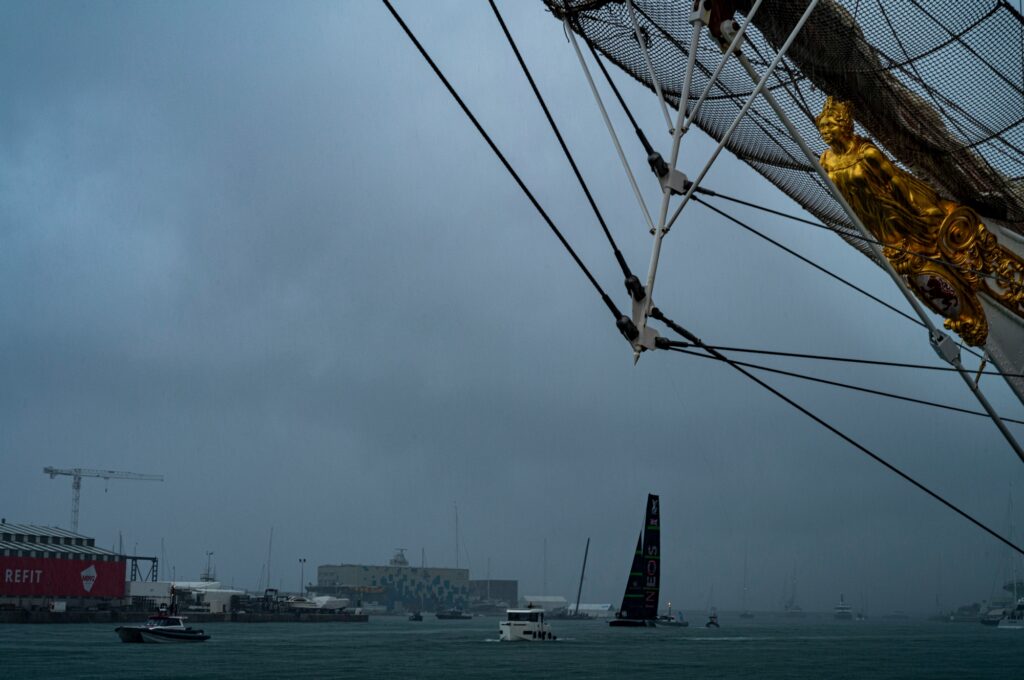 Se abandona la Regata a causa del tiempo inestable y cambiante en el octavo dia de La LOUIS VUITTON CUP
