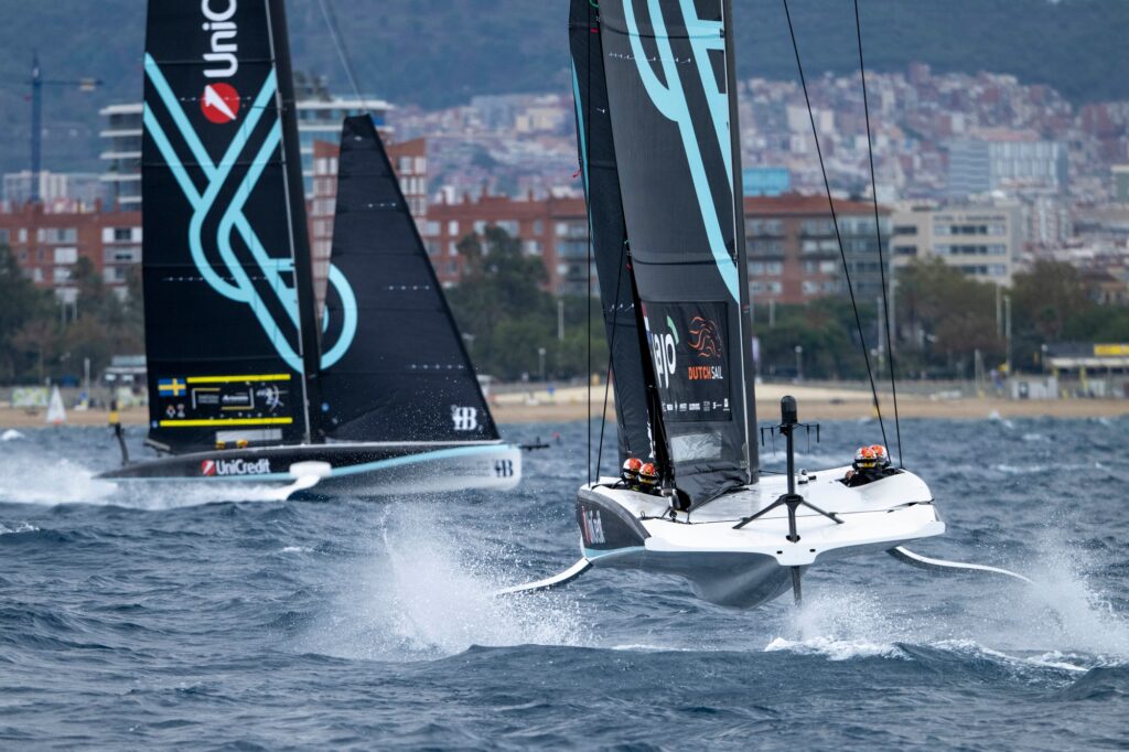 Un sensacional equipo sueco se impone en una jornada llena  de acción de la UniCredit Youth America’s Cup