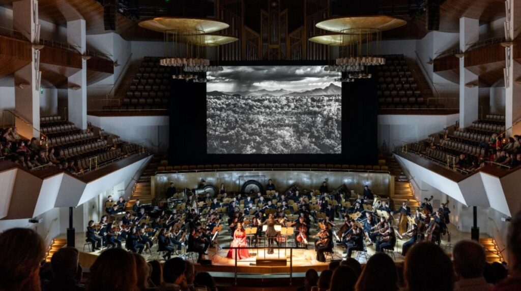 Las imágenes de Sebastião Salgado y la musica de Philip Glass y de Hector Villa-Lobos se fusionan en «Amazônia», en el Gran Teatre del Liceo el 26 de noviembre