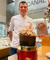 Toni Vera de la Pastelería Mervier Canal de Barcelona, gana el Premio al Mejor Panettone Clásico Artesano de España 2024 en el Forum Gastronómico de Barcelona