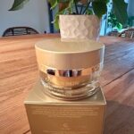 Golden Skin Day Cream es una innovadora crema antiedad que transforma la rutina de cuidado facial en una experiencia de lujo
