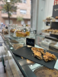 ¡No hay nada mejor que disfrutar de una buena empanada gallega!