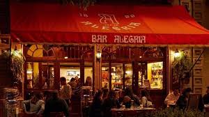 Bar Alegría cumple 125 años y lo celebra lanzando un libro con sus recetas más icónicas y representativas.