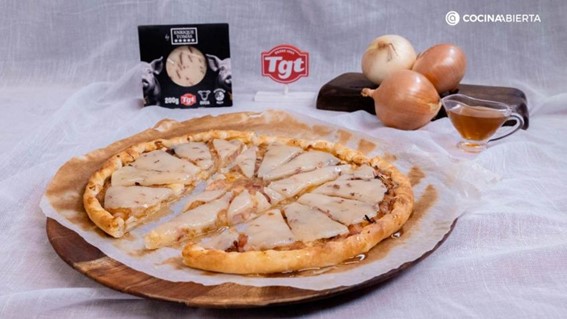 Una cena perfecta gracias a la irresistible receta con queso Ahuyentalobos Jamón de Quesos TGT y Enrique Tomás