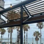 Barraca: un ventanal que ofrece una vista espectacular al mar mediterráneo