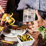 El terraceo está de vuelta: Gin MG y amigos, el combo ideal para un aperitivo bajo el sol