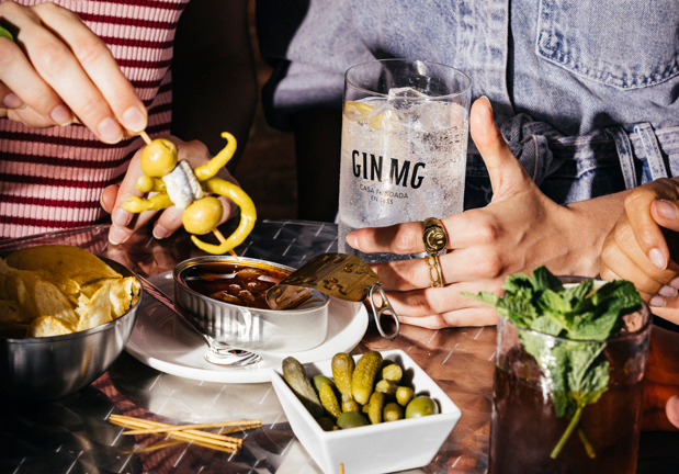 El terraceo está de vuelta: Gin MG y amigos, el combo ideal para un aperitivo bajo el sol