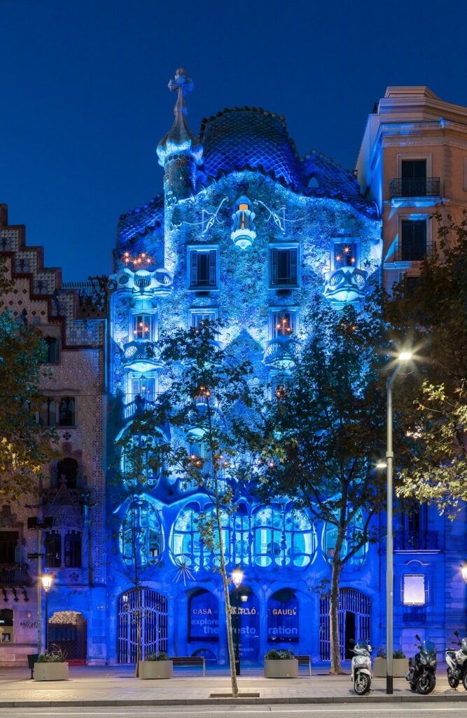 Casa Batlló celebra cuatro años rompiendo estereotipos en la inclusión laboral de personas neurodivergentes el 2 de abril, Día Mundial del Autismo, el monumento iluminará su fachada de azul