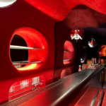 GRUP CONFITERIA OBRE FOCACHA, UNSPEAKEASY DELS ANYS 70 AMB TOCS FUTURISTES