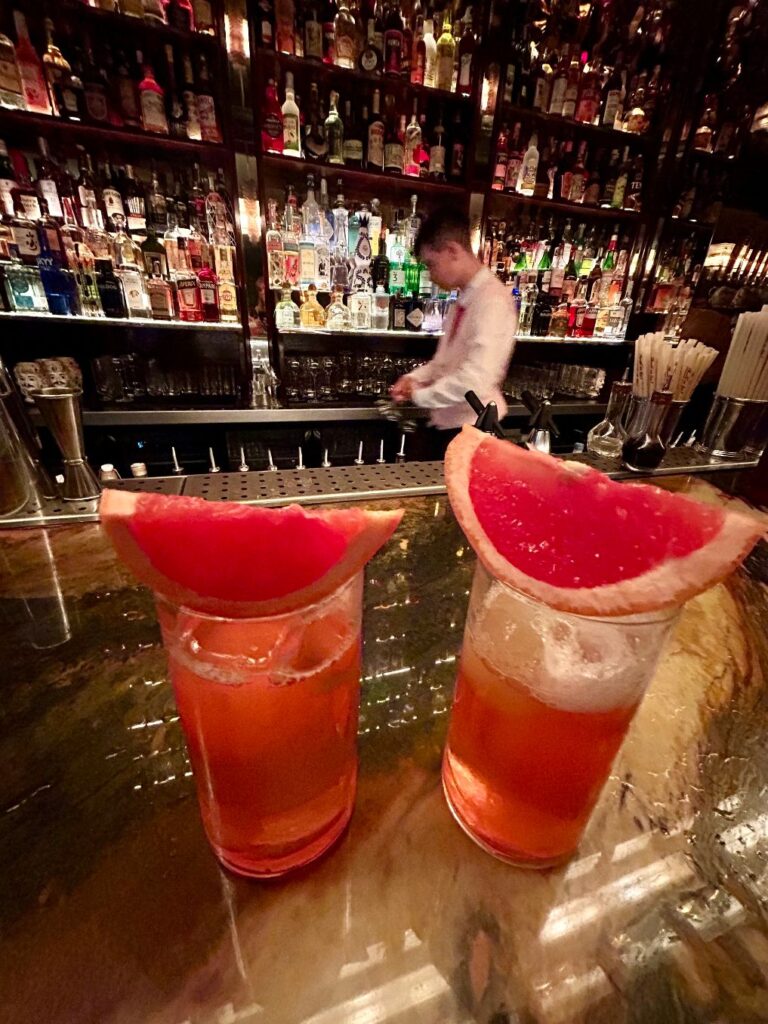 El reconocido bartender Simone Caporale presenta su nuevo cóctel, el “Gloria Bianca”, creado exclusivamente para el restaurante Gloria Osteria