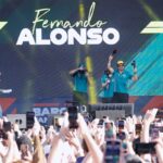 Barcelona se rinde a Fernando Alonso y Carlos Sainz en el Fan Forum de la F1