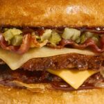 VICIO le hace K.O. A la velada del año V con una nueva burguer en un combo de edición limitada