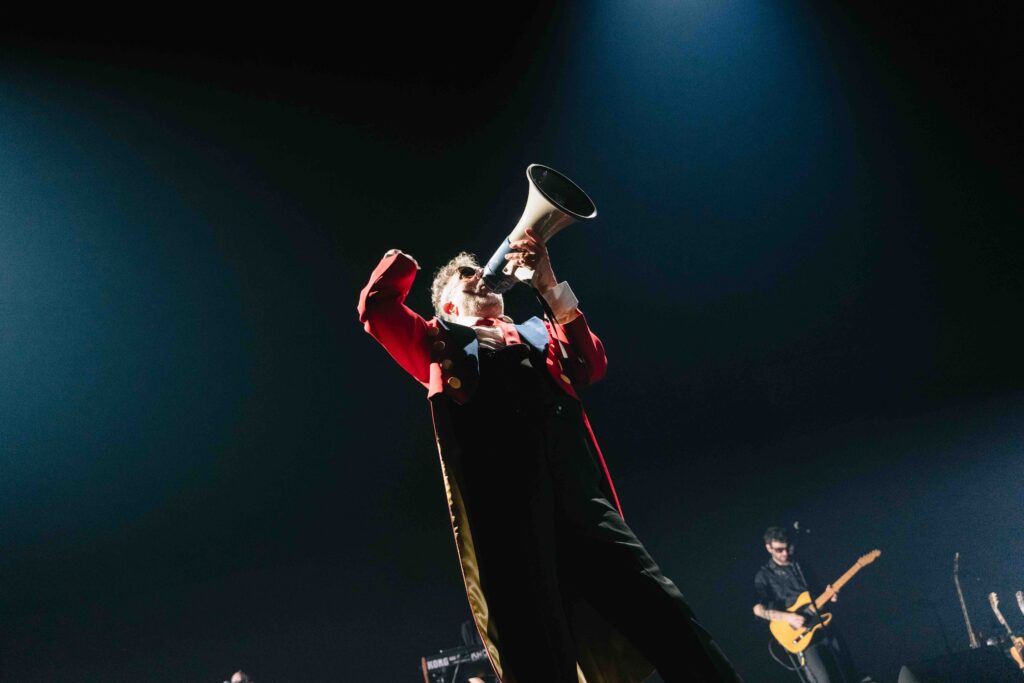 Fito Páez comienza su gira «Páez Teknicolor» en España, con su primera presentación el 5 de julio en el Palau Sant Jordi, Barcelona.