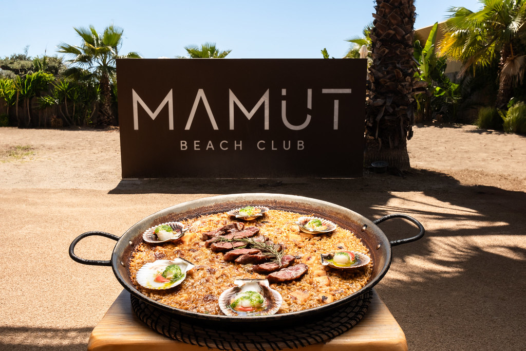 Mamut Beach Club presenta un menú de calçots ilimitados y alcachofas frescas del Parc Agrari del Baix Llobregat