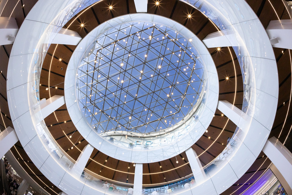 Este diciembre, el Centro Comercial Diagonal Mar se transforma en un universo submarino con su propuesta “Un Mar d’Estels”