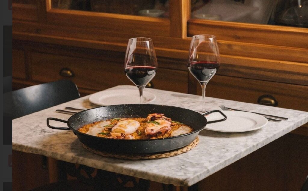 Bar Nuri, el restaurant de la Família Nuri que es va inaugurar el 2022 com a celebració dels 60 anys de trajectòria, ha presentat una nova i innovadora proposta gastronòmica.
