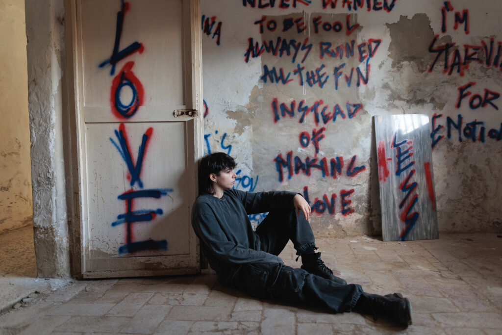 La artista italiana LESS llega a Barcelona para presentar su proyecto musical LOVELESS, el 30 de mayo de 2026 en el Craft Club