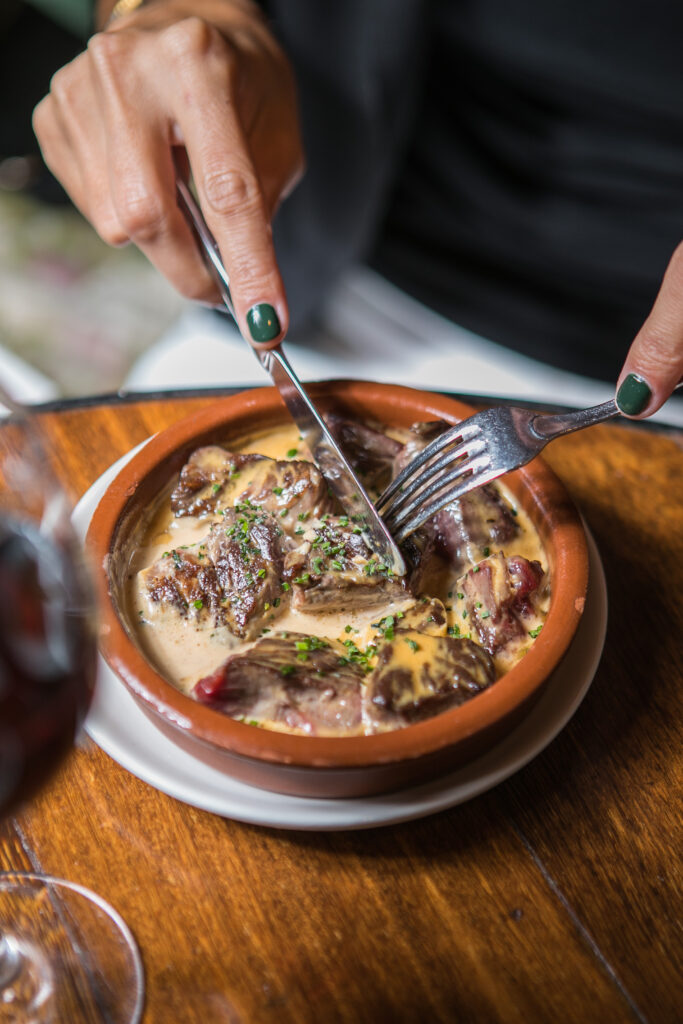 Cachitos Barcelona lanza su renovada carta de verano, ofreciendo la mejor experiencia gastronómica