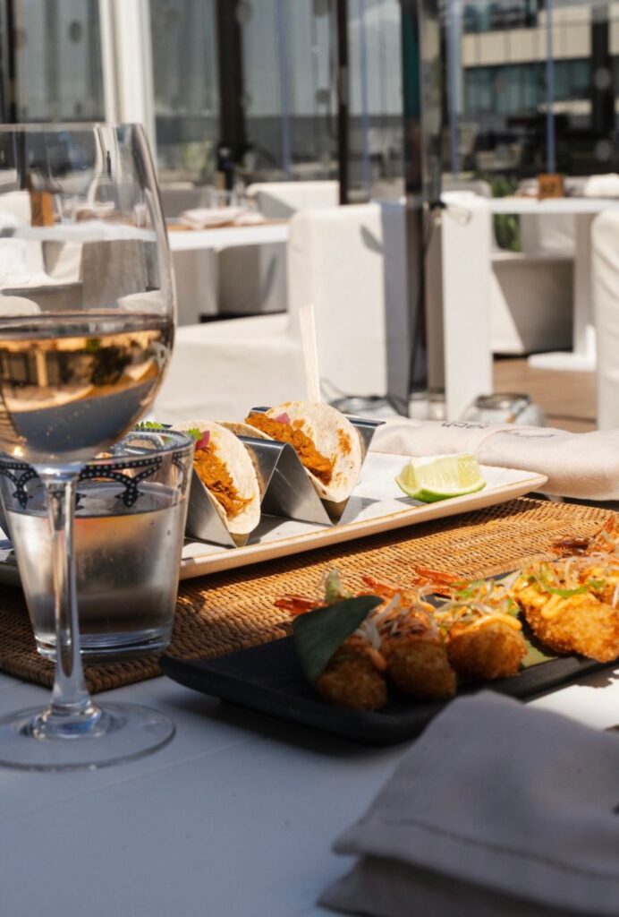 Purobeach Barcelona abre una nueva temporada ofreciendo una combinación de clásicos inolvidables y experiencias gastronómicas renovadas