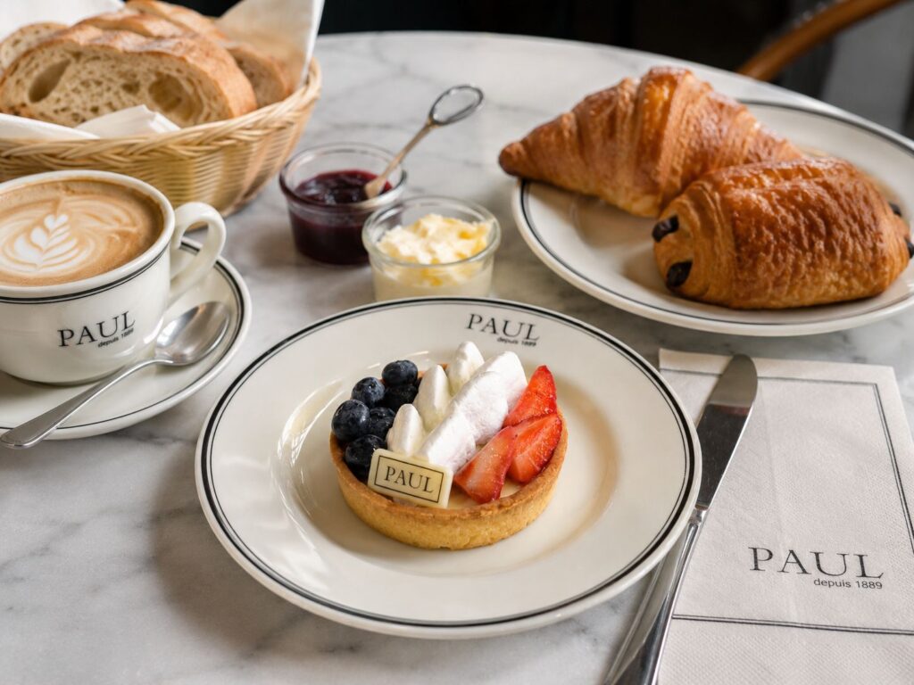 Café, croissant y tiempo: cinco claves para disfrutar de un desayuno al estilo francés este verano
