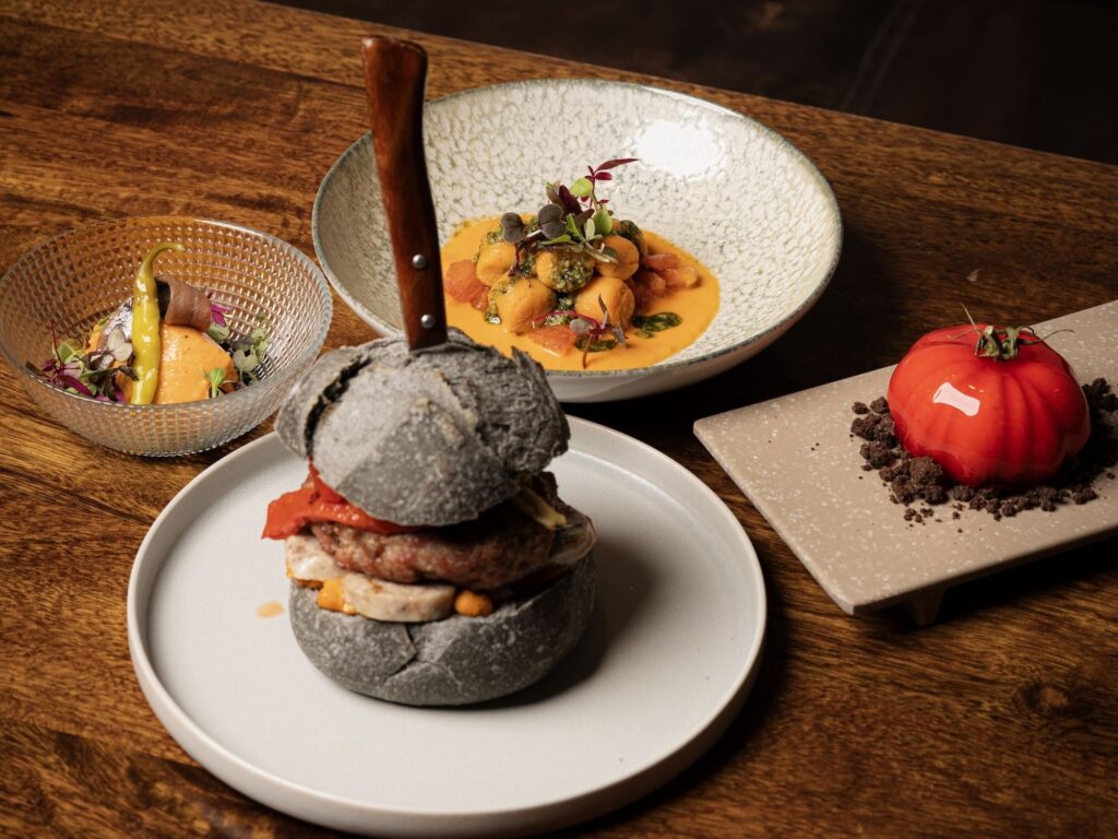 Toni Romero homenajea al último tomate de la temporada en Bart Burger Gastronòmic